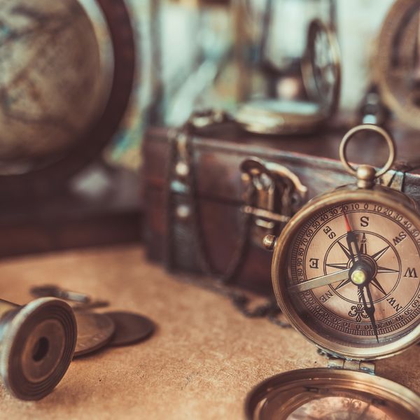 福岡の当貸倉庫は骨董品の収納スペースとして最適です